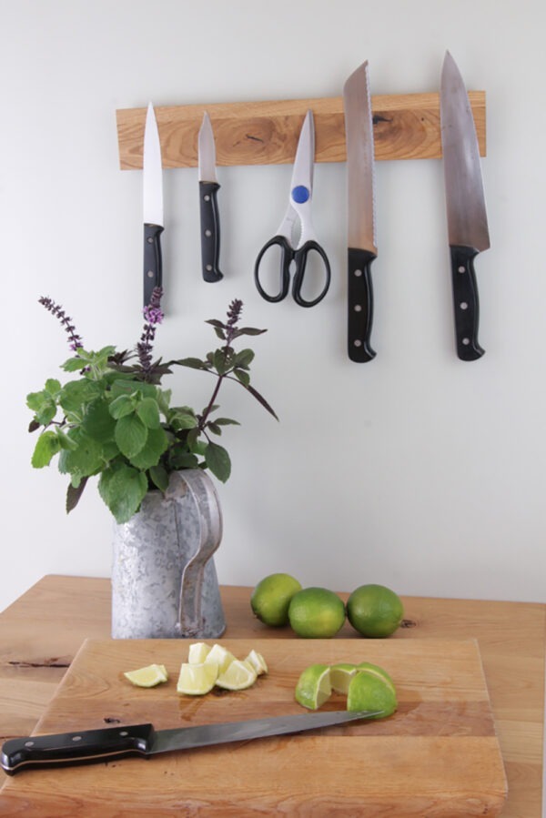 Magnetische Messerleiste für die Küche aus Wildeiche Holz